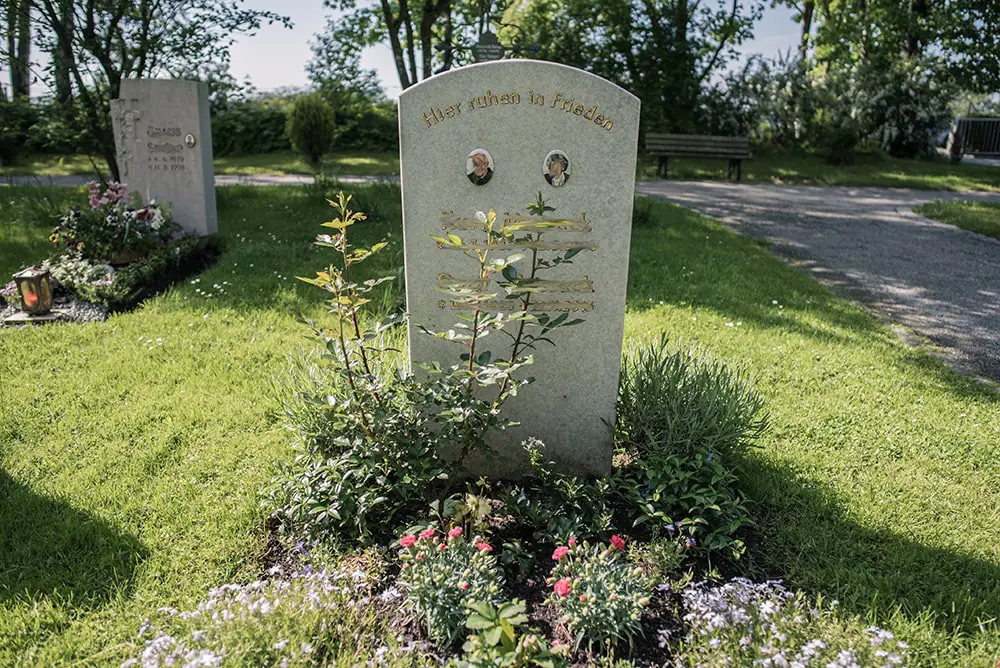 Franke Naturstein - Grabdenkmal 14