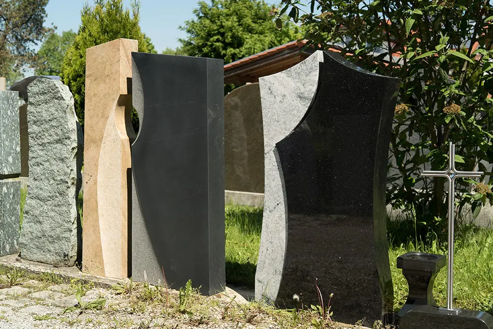 Franke Naturstein - Grabdenkmal 25