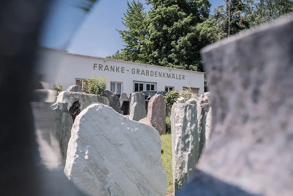Franke Naturstein Grabdenkmäler Ausstellung
